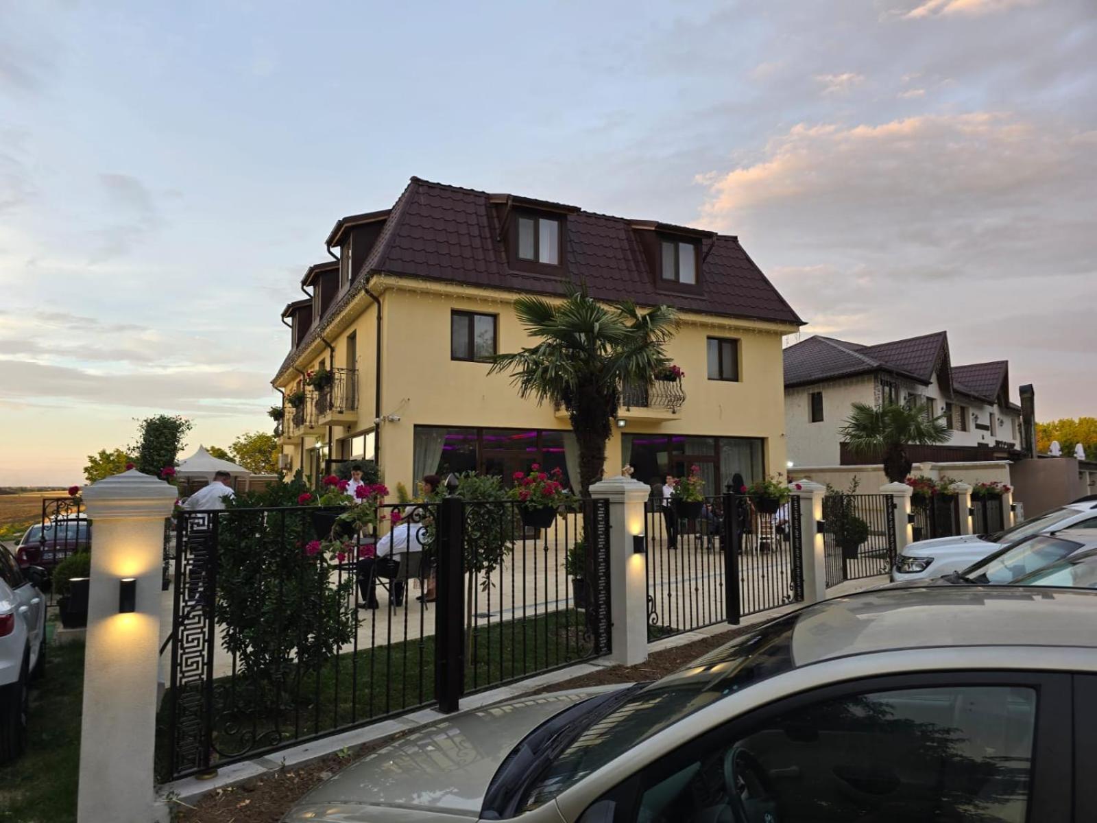 Mihai Palace Buftea Exterior photo